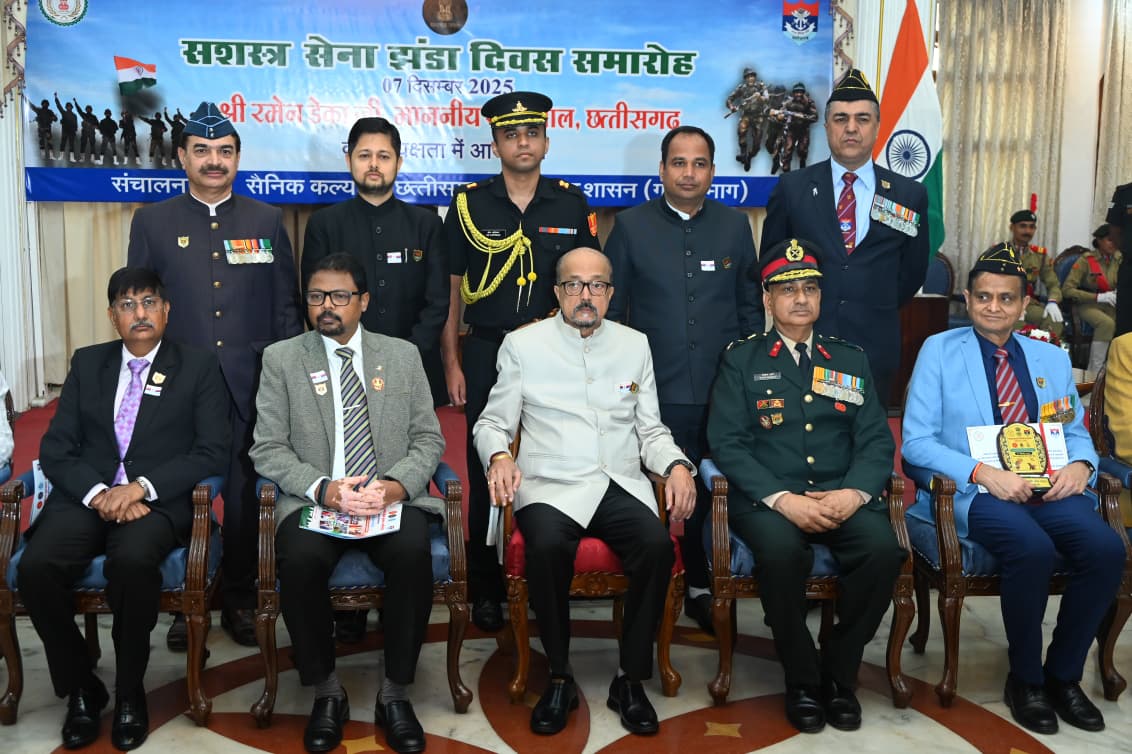 सशस्त्र सेना झण्डा दिवस के अवसर पर आयोजित समारोह में हुए शामिल राज्यपाल रमेन डेका