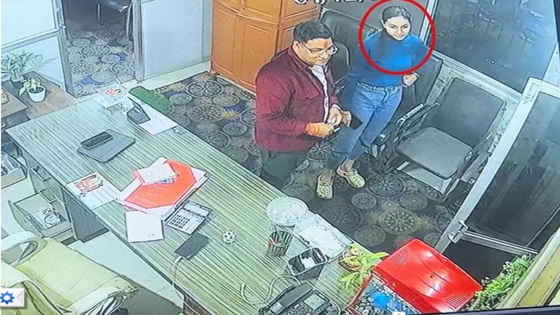 DSP Controversy : शादीशुदा बॉयफ्रेंड से करोड़ों ऐंठने के मामले में बड़ा अपडेट! DSP कल्पना वर्मा ने तोड़ी चुप्पी, जानें DSP ने क्या कहा...