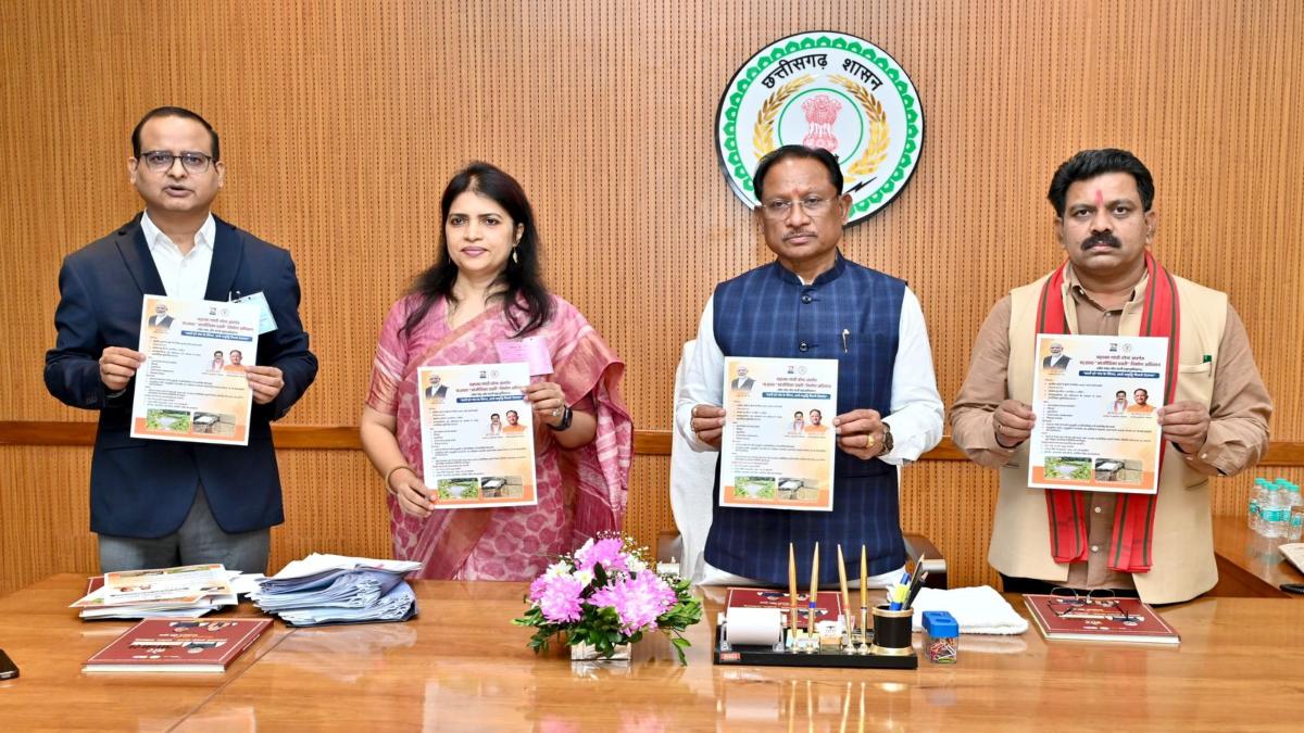 साय सरकार की प्रथम कैबिनेट के दो वर्ष पूर्ण : मुख्यमंत्री ने कॉफी टेबल बुक का किया विमोचन, प्रदेश में 10,000 आजीविका डबरी निर्माण कार्यों का शुभारंभ