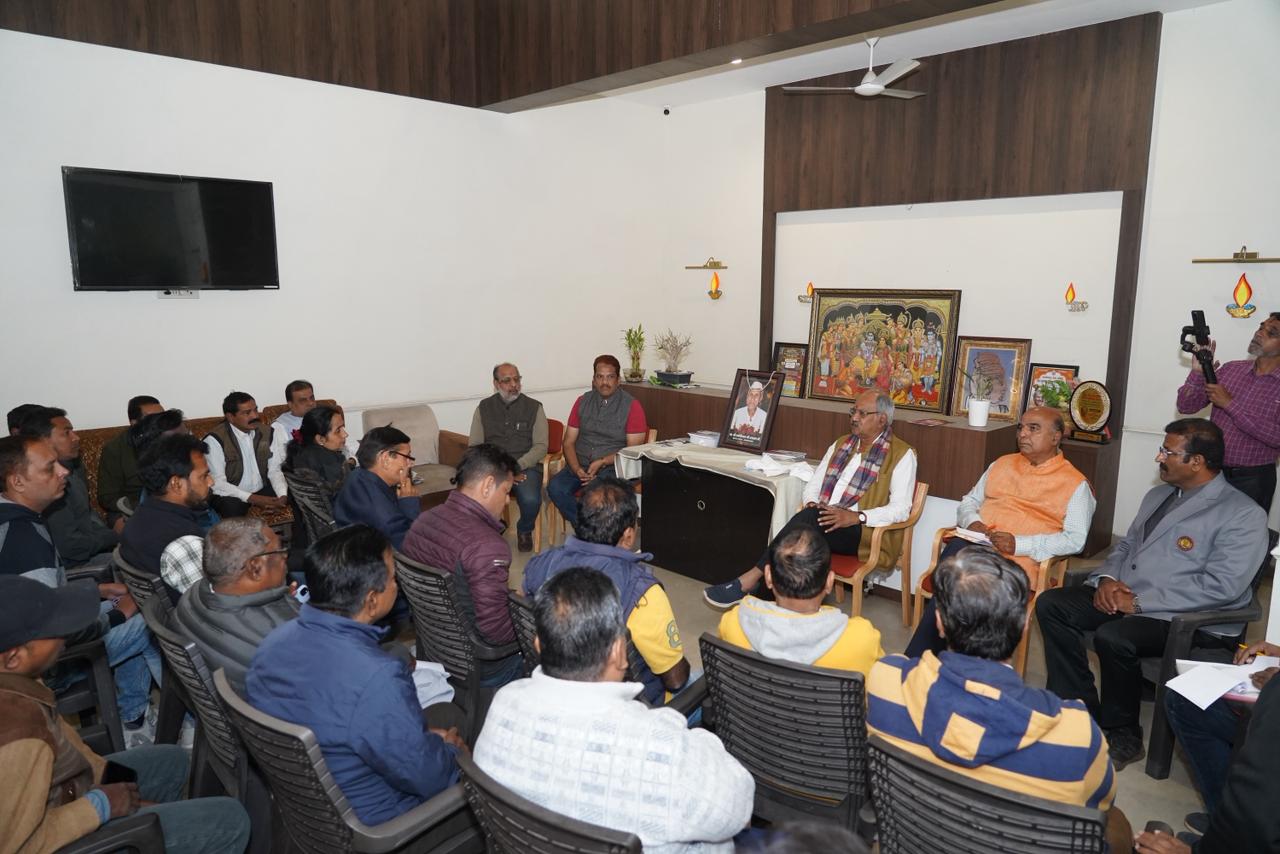 खेल और समाज को जोड़ने का ऐतिहासिक मंच बन रहा सांसद खेल महोत्सव, सांसद बृजमोहन अग्रवाल ने खेल संघ और सामाजिक संगठनों की बैठक ली