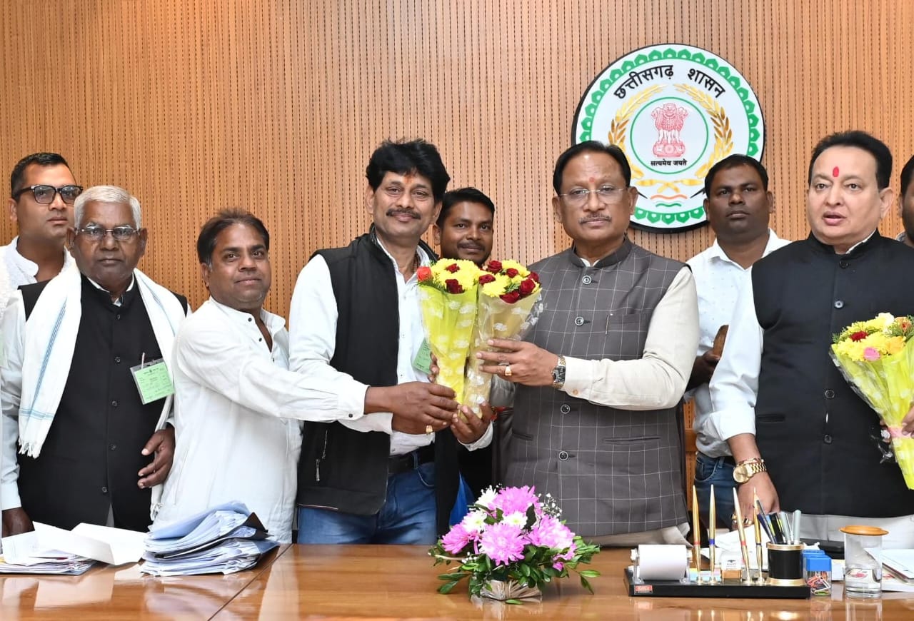 मुख्यमंत्री से सतनाम पंथ के पदाधिकारियों ने की मुलाकात