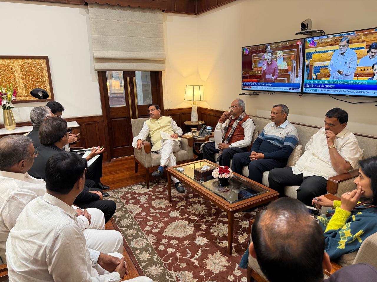 राइस उद्योग की समस्याओं को लेकर सांसद बृजमोहन अग्रवाल के नेतृत्व में केंद्रीय खाद्य मंत्री प्रहलाद जोशी से मिले राइस मिलर्स