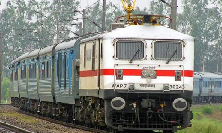 नये साल में रेल यात्रियों की बढ़ेगी मुश्किलें, 31 जनवरी तक सात ट्रेनें हो गयी कैंसिल, देखिये लिस्ट