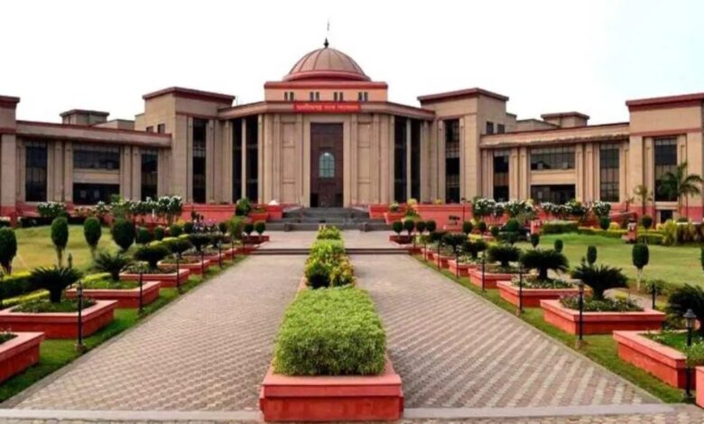 एनआईटी रायपुर प्रकरण: हाईकोर्ट ने रजिस्ट्रार को पद से हटाने का आदेश रद्द किया, प्रक्रिया को बताया अवैधानिक