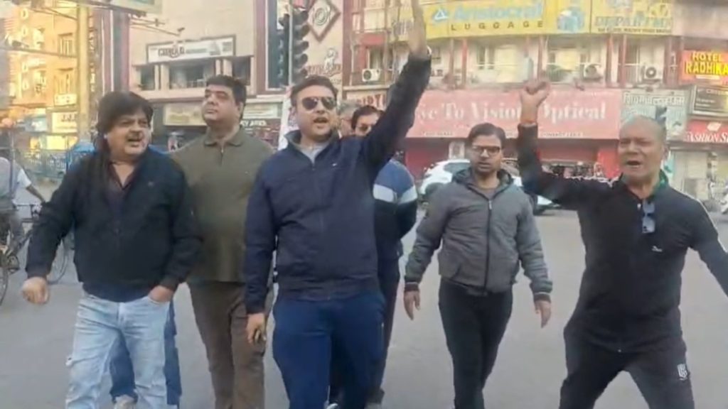 धर्मांतरण के विरोध में आज छत्तीसगढ़ बंद&hellip; सर्व समाज ने किया आह्वान, रायपुर में दुकानें बंद कराने निकले व्यापारी