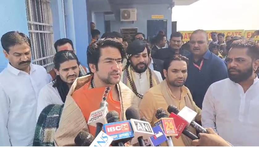 &ldquo;कैंसर से भी खतरनाक है धर्मांतरण&rdquo; रायपुर पहुंचे बागेश्वर बाबा का बयान, बोले&mdash;भारत में बांग्लादेश जैसी स्थिति न बने, इसलिए जागरूकता जरूरी