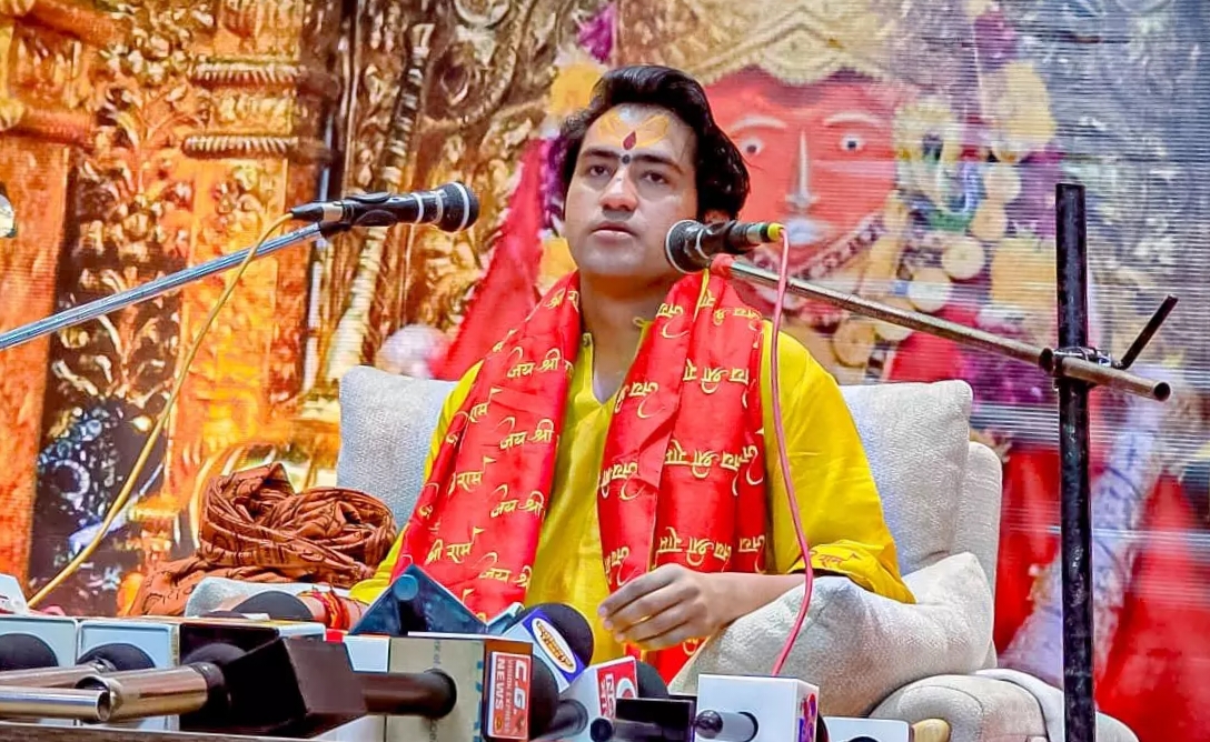 भूपेश बघेल के बयान पर धीरेंद्र शास्त्री का पलटवार: &ldquo;हिंदू एकता अंधविश्वास है तो देश छोड़ दें&rdquo;