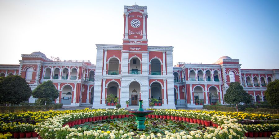 राजकुमार कॉलेज पर बड़ी कार्रवाई, नगर निगम ने वसूला 1 करोड़ 64 लाख का बकाया टैक्स