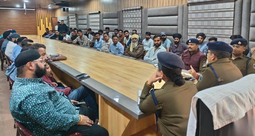 नववर्ष पर सुरक्षा के पुख्ता इंतजाम ड्रोन कैमरों से लगातार निगरानी, हर चौराहे और प्रमुख स्थान पर पुलिस बल तैनात, नियम तोड़ने वालों पर सख्त कार्रवाई तय