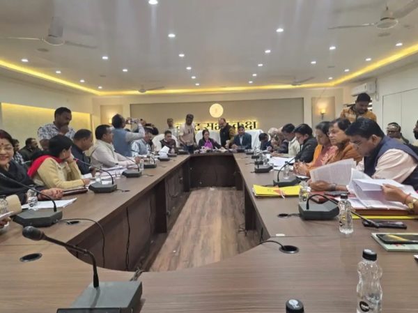 बिलासपुर नगर निगम की MIC बैठक में हंगामा, सभापति की मौजूदगी पर छिड़ी बहस