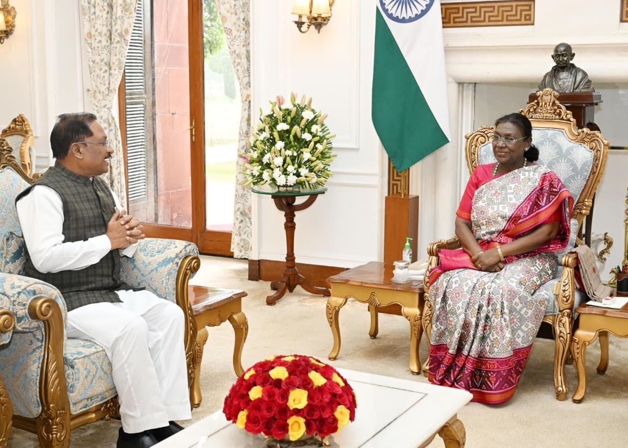 मुख्यमंत्री विष्णुदेव साय ने राष्ट्रपति द्रौपदी मुर्मु से की मुलाकात, &lsquo;बस्तर पंडुम 2026&rsquo; में किया आमंत्रित
