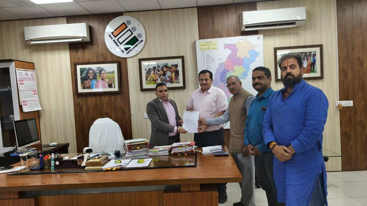 एसआईआर प्रक्रिया में अनियमितता का आरोप, भाजपा नेताओं ने मुख्य निर्वाचन पदाधिकारी को सौंपा ज्ञापन