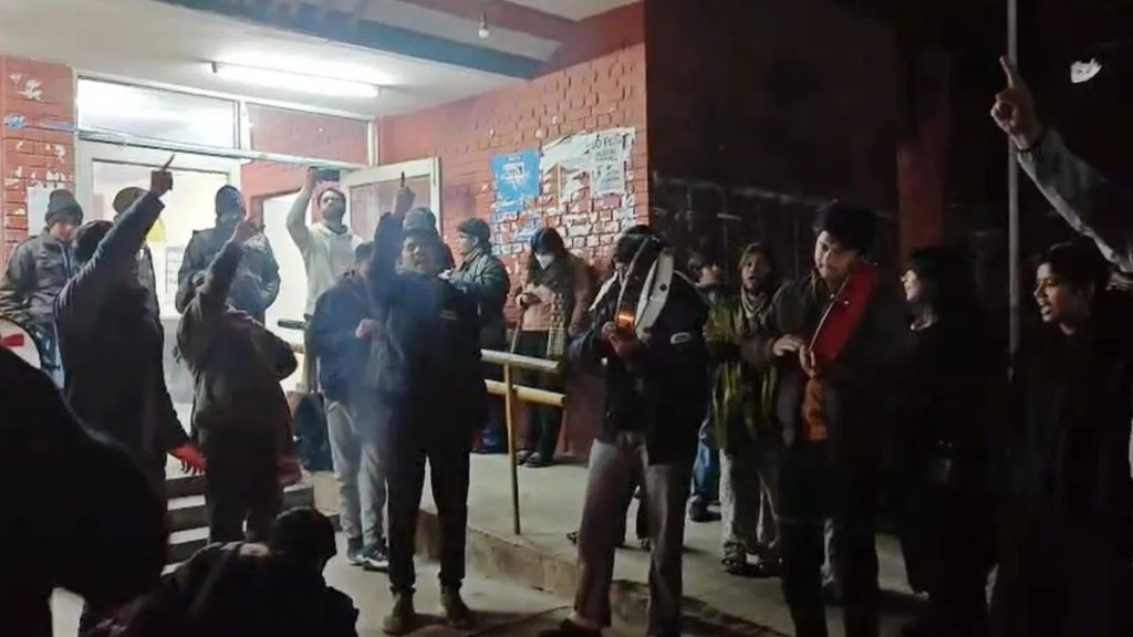 &ldquo;जेएनयू में राष्ट्रविरोधी नारेबाजी पर डिप्टी सीएम विजय शर्मा का कड़ा रुख&mdash;अलगाववादी सोच बर्दाश्त नहीं&rdquo;