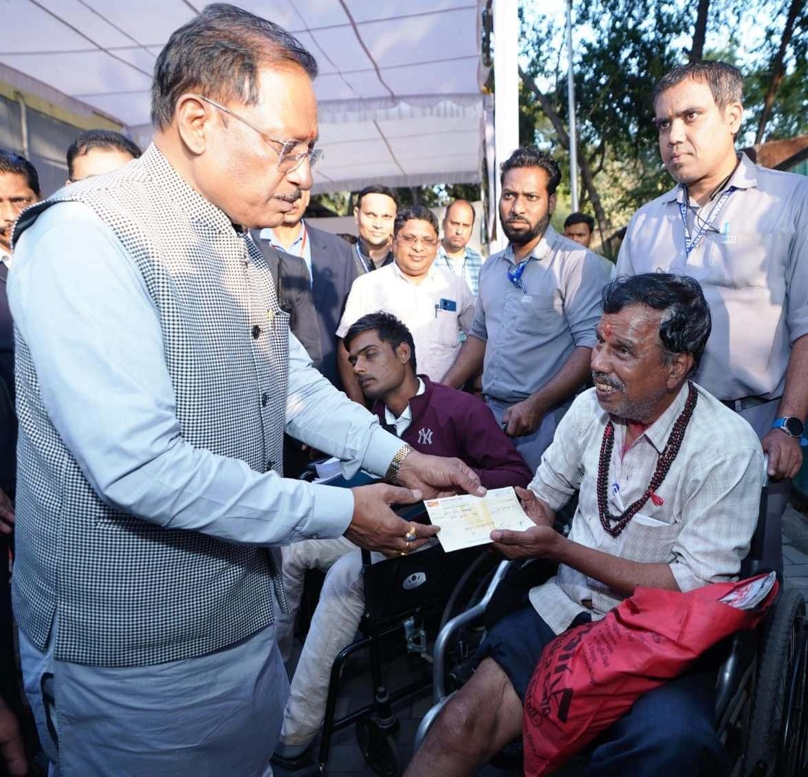 संवेदनशील शासन की मिसाल: जनदर्शन में मुख्यमंत्री विष्णु देव साय ने मौके पर सुलझाईं समस्याएँ