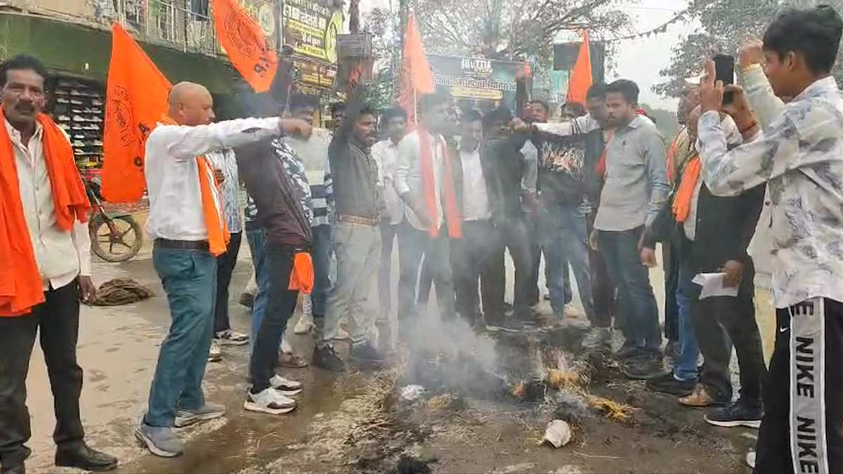 कक्षा 4 की परीक्षा में &lsquo;राम&rsquo; नाम को लेकर गरियाबंद में बवाल, हिंदू संगठनों का प्रदर्शन, डीईओ के खिलाफ FIR की मांग