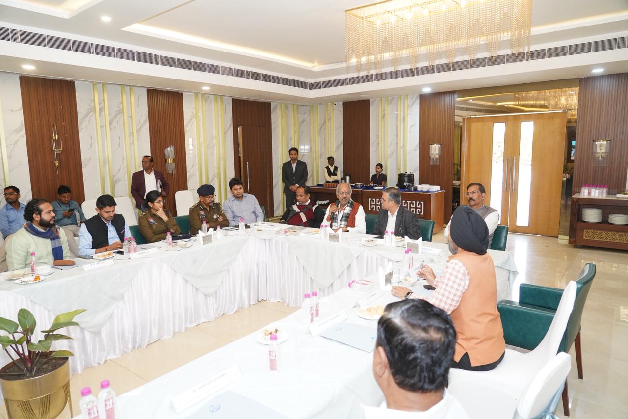 रायपुर एयरपोर्ट से जल्द शुरू होगी दुबई, सिंगापुर और बैंकॉक की उड़ान, बृजमोहन अग्रवाल की अध्यक्षता में एयरपोर्ट एडवाइजरी कमेटी की महत्वपूर्ण बैठक में निर्णय