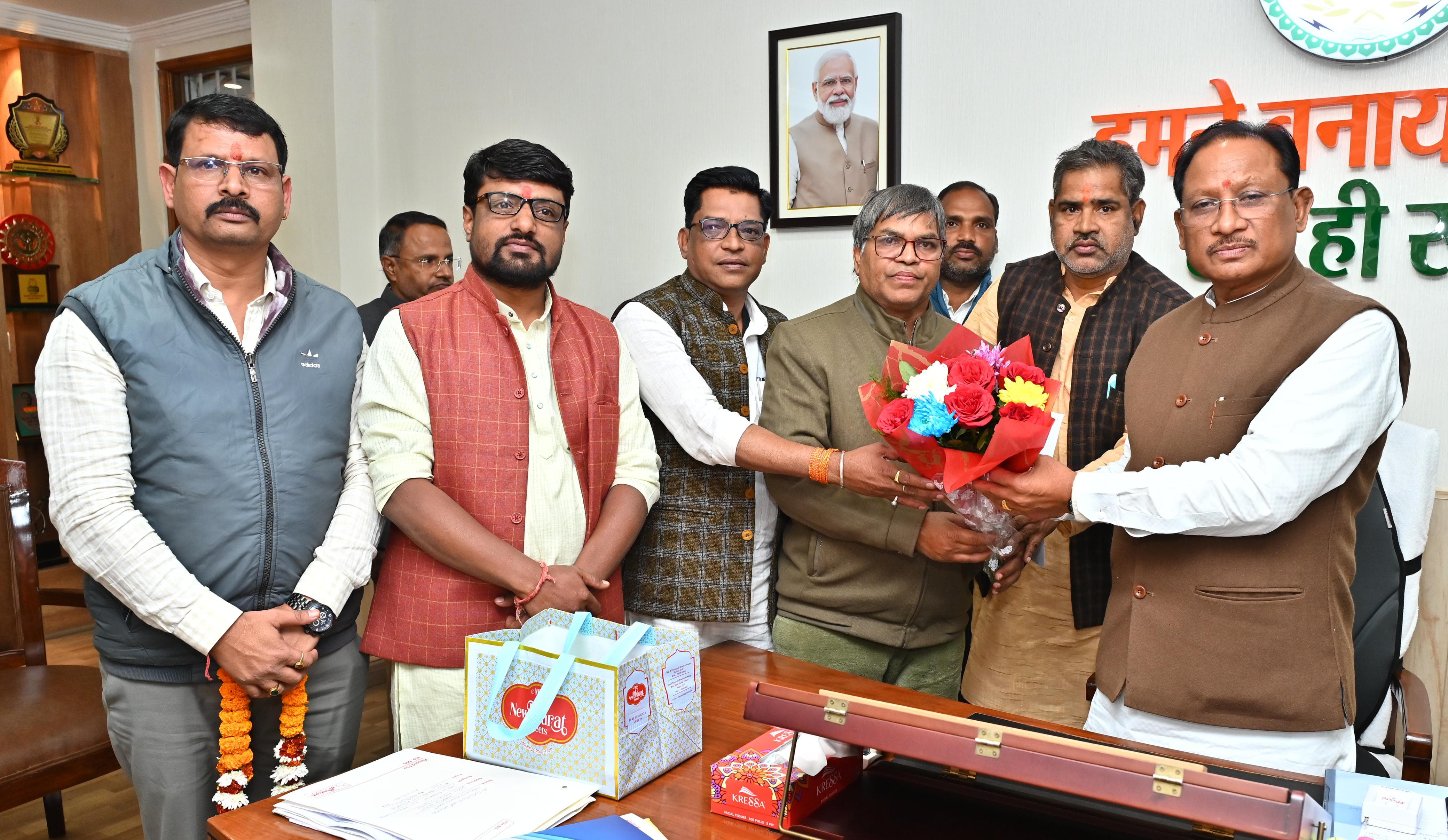 मुख्यमंत्री विष्णुदेव साय से वीर शहीद दीपक भारद्वाज स्मृति समिति के सदस्यों की मुलाकात