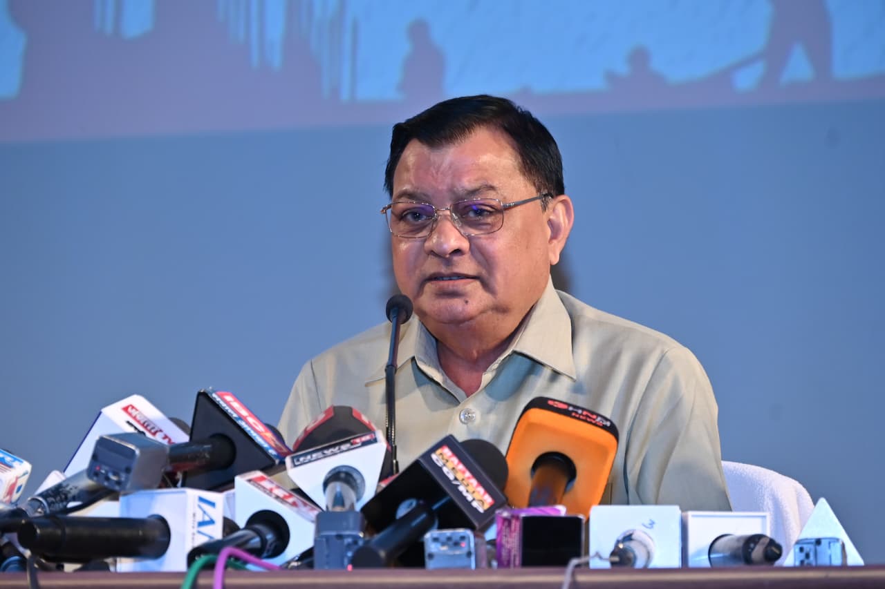 श्रम विभाग की बड़ी उपलब्धियां: दो वर्षों में 11.40 लाख श्रमिक पंजीकृत, 804.77 करोड़ की सहायता&mdash; मंत्री लखनलाल देवांगन