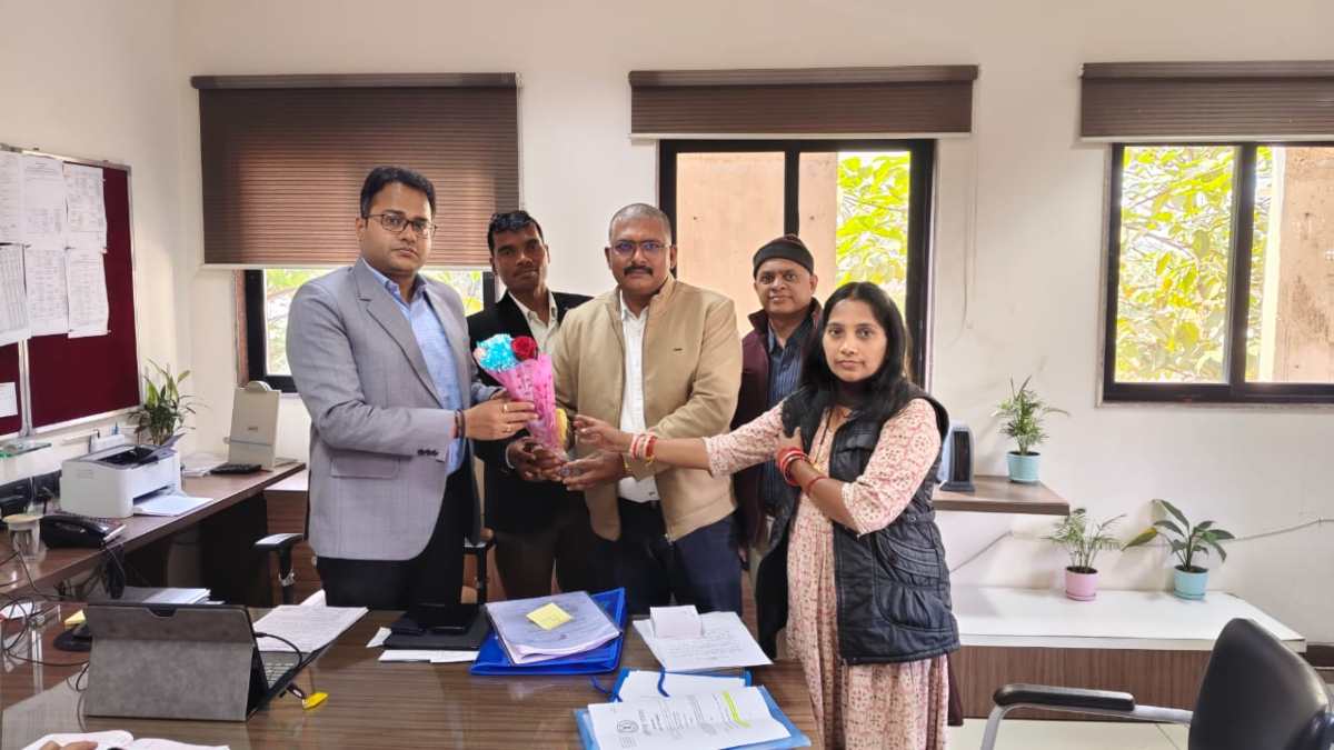 स्थानांतरित शिक्षकों की वरिष्ठता विवाद पर शिक्षक संघ का ज्ञापन, प्रथम नियुक्ति तिथि से गणना की मांग