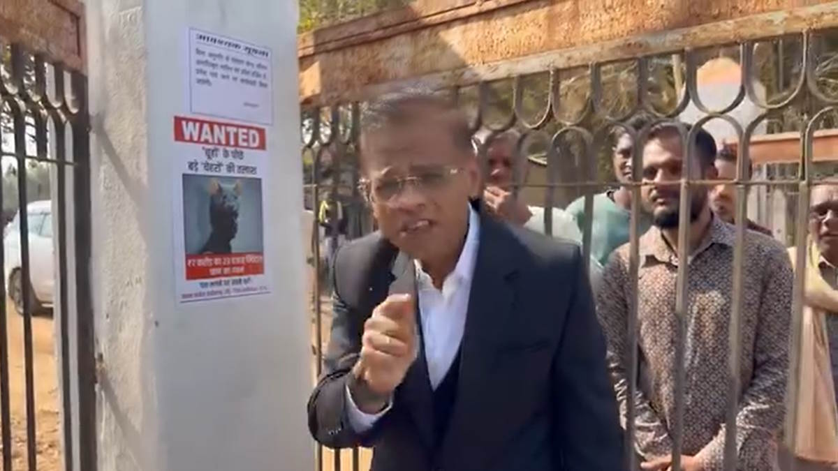 चारभाठा धान संग्रहण केंद्र पहुंचे अमित जोगी को नहीं मिला कोई चूहा, सरकार पर लगाए गंभीर आरोप