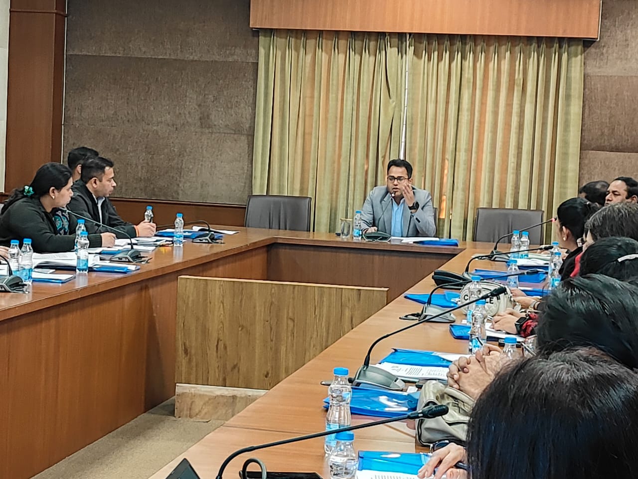 विद्यार्थियों के मानसिक स्वास्थ्य के लिए अंतर-विभागीय कार्ययोजना पर उच्च स्तरीय बैठक संपन्न