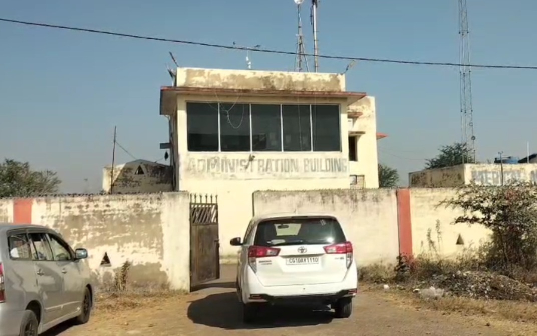 सड़क ठेकेदार के ठिकानों पर पहुंचे आईटी अधिकारी, दस्तावेजों की जांच जारी