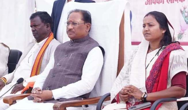 मुख्यमंत्री विष्णुदेव साय का सूरजपुर दौरा: अरुणोदय कोचिंग के विद्यार्थियों से संवाद