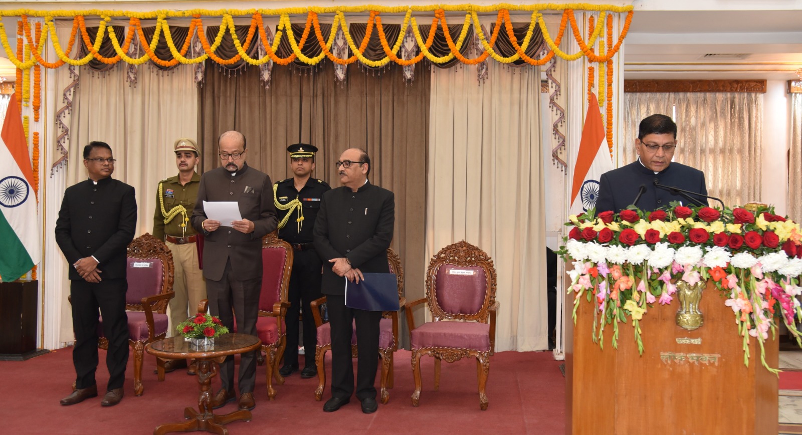 राज्यपाल डेका ने मुख्य सूचना आयुक्त एवं राज्य सूचना आयुक्तों को दिलाई पद की शपथ&hellip;