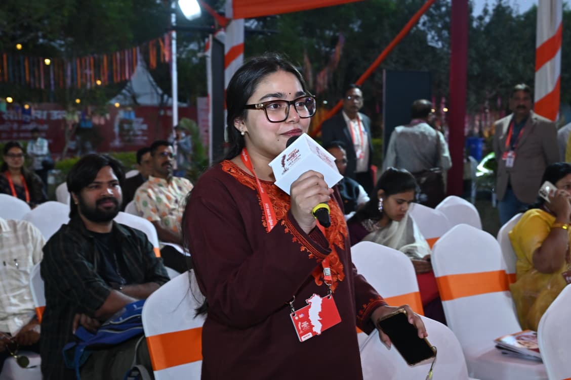 रायपुर साहित्य उत्सव में ओपन माइक से नवीन प्रतिभाओं को मिला सशक्त मंच: पहले दिन चार सत्रों में 75 से अधिक प्रतिभागियों ने लिया हिस्सा