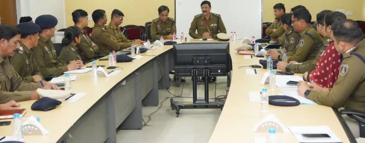 रायपुर कमिश्नरेट की पहली समीक्षा बैठक, विजिबल पुलिसिंग और अपराध रोकथाम पर फोकस