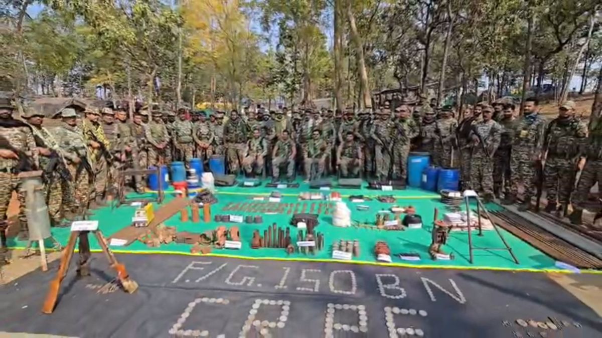 सुकमा&ndash;बीजापुर सीमा पर CRPF की बड़ी कार्रवाई, भारी मात्रा में हथियार बरामद
