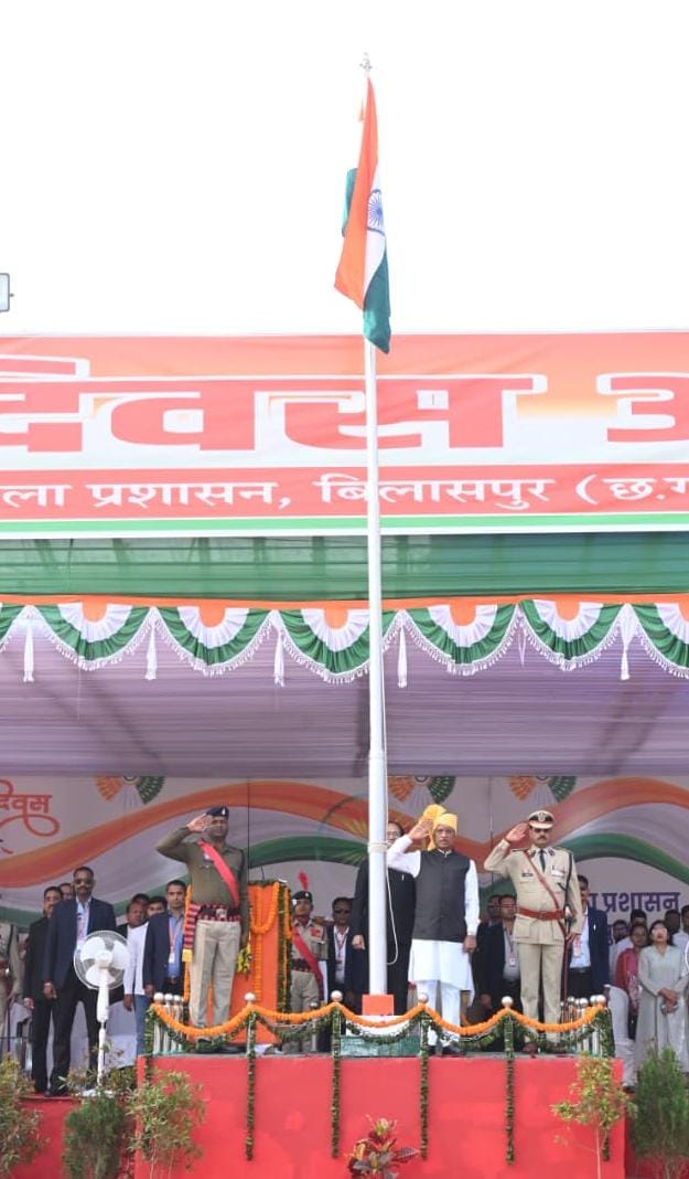 मुख्यमंत्री विष्णु देव साय ने बिलासपुर में फहराया तिरंगा