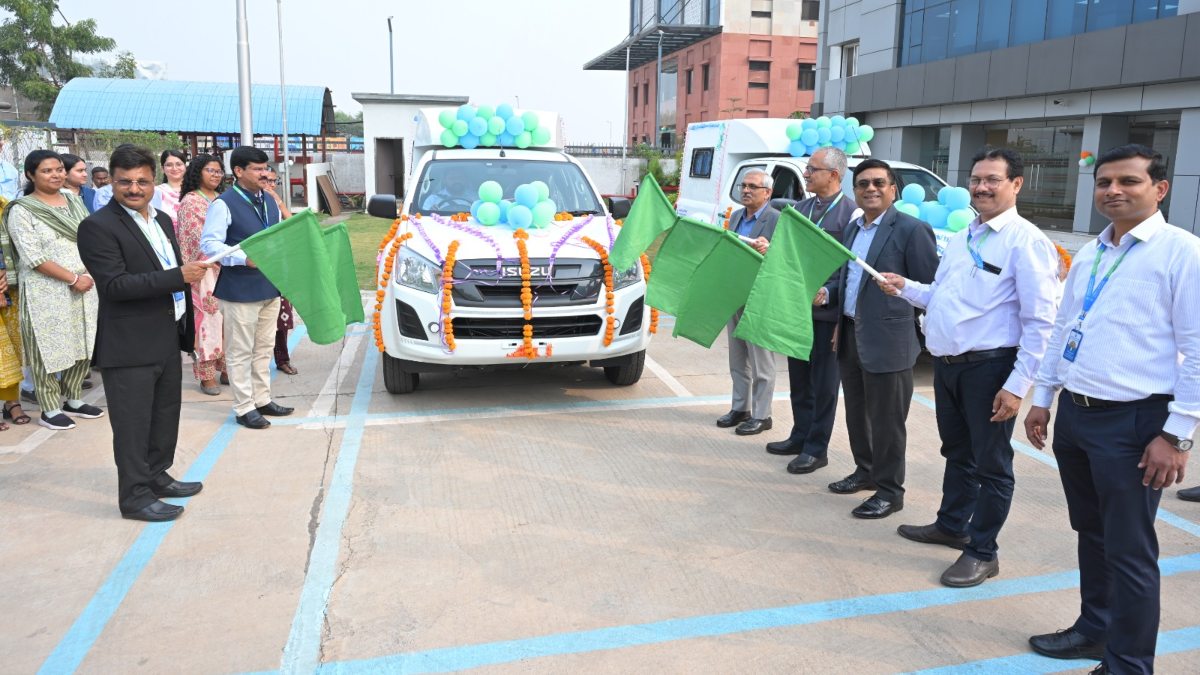 दूरस्थ क्षेत्रों में वित्तीय साक्षरता का विस्तार, मोबाइल वैन को हरी झंडी दिखाकर किया रवाना