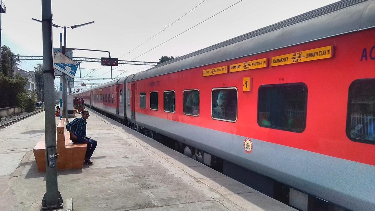 रेलवे प्रशासन ने यात्रियों को दी सुविधा, एलटीटी-कामाख्या कर्मभूमि एक्सप्रेस का न्यू माल स्टेशन में मिलेगा ठहराव