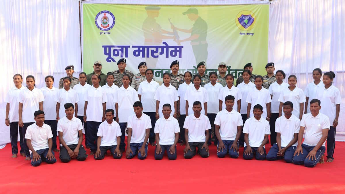 सुकमा के बाद बीजापुर में बड़ा सरेंडर, 30 माओवादियों ने डाले हथियार, सिर पर था 85 लाख रुपए का ईनाम&hellip;