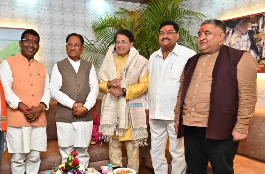 प्रख्यात कलाकार अरुण गोविल ने दी &ldquo;सुनो श्री राम कहानी&rdquo; की भावपूर्ण प्रस्तुति, मुख्यमंत्री से की आत्मीय भेंट