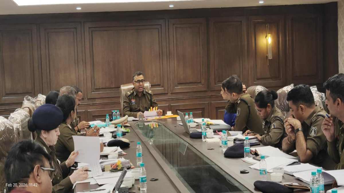 आईजी अमरेश मिश्रा ने ली रायपुर रेंज के पुलिस अधीक्षकों की बैठक, अपराध और सड़क दुर्घटनाओं में कमी लाने दिए सख्त निर्देश