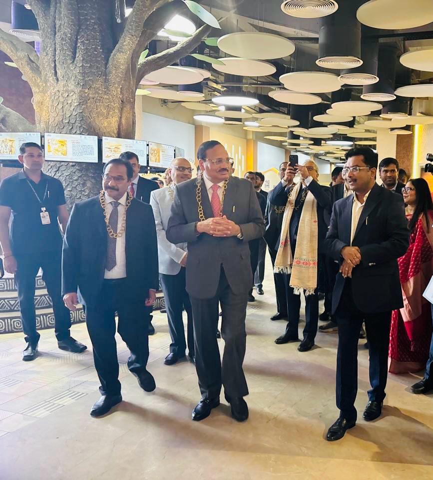 सुप्रीम कोर्ट के चीफ जस्टिस ने नवा रायपुर में बने देश का पहला डिजिटल संग्रहालय का किया अवलोकन