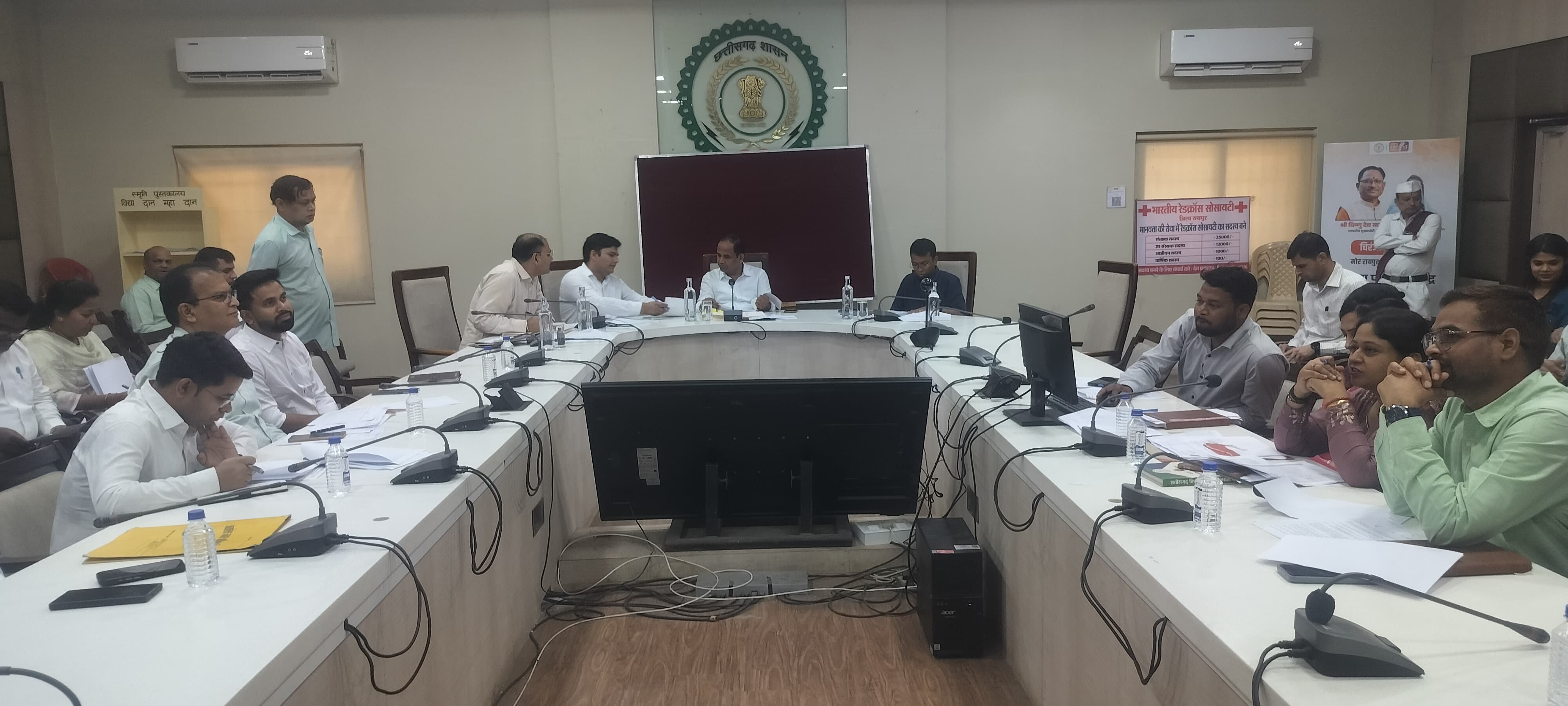 समय-सीमा बैठक में कलेक्टर डॉ. गौरव सिंह सख्त: अविवादित बटवारा प्रकरणों का त्वरित निराकरण, ई-ऑफिस और बायोमैट्रिक अनिवार्य के दिये निर्देश