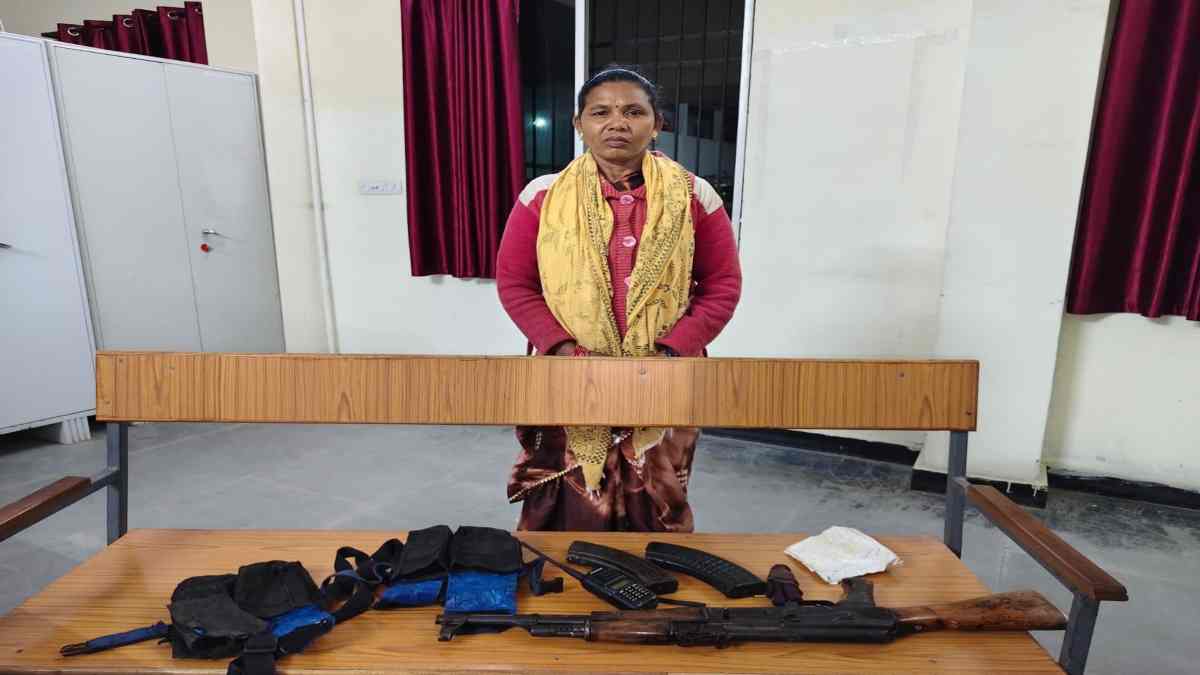 कांकेर नक्सलमुक्ति की ओर: 3 दिन में 25 लाख के 3 नक्सलियों ने किया आत्मसमर्पण