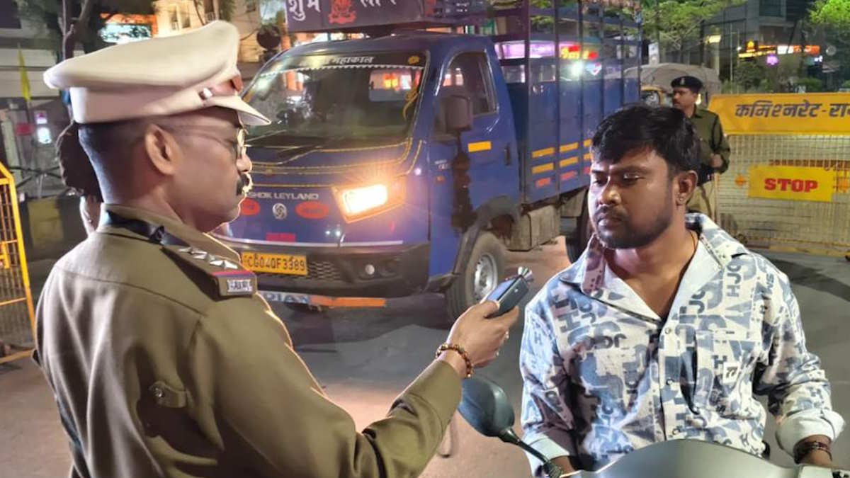 होली से पहले रायपुर पुलिस का सख्त अभियान: 3 घंटे में 154 नशेड़ी वाहन चालक पकड़े, ₹15.40 लाख का चालान