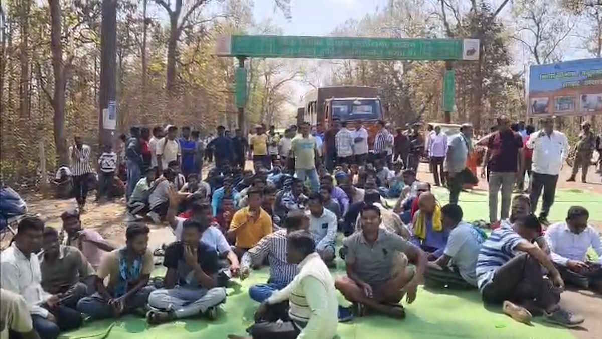 भिलाई स्टील प्लांट पर वादाखिलाफी का आरोप, नारायणपुर में ट्रक मालिकों का चक्काजाम, घंटों थमा आवागमन&hellip;