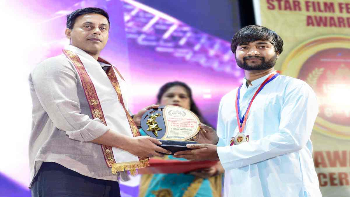 छत्तीसगढ़ के फिल्म निर्माता-निर्देशक एस अंशु धुरंधर को मिला इंटरनेशनल फिल्म अवार्ड
