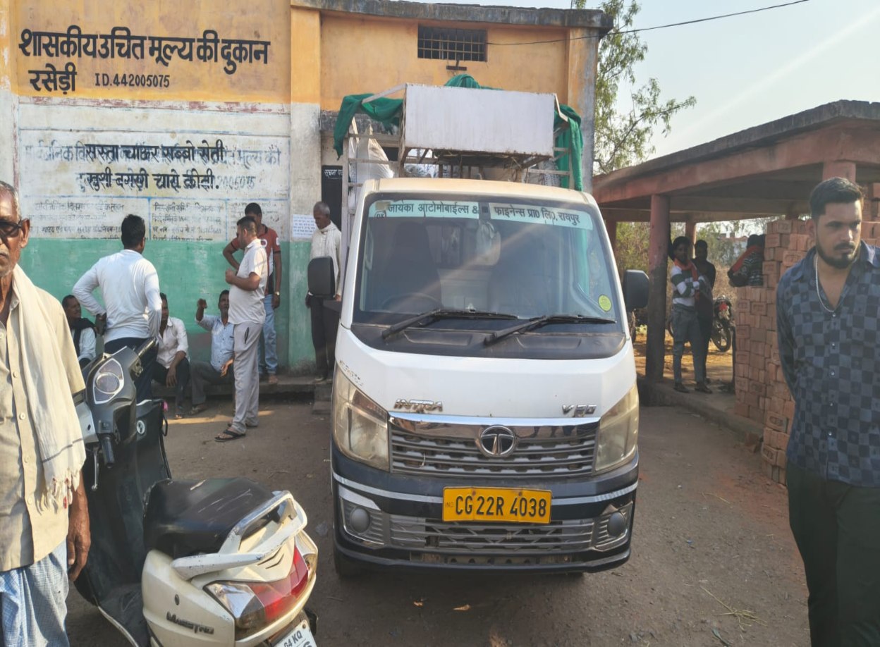 बलौदाबाजार में राशन घोटाले का खुलासा, 50 बोरी चावल से भरा वाहन जब्त