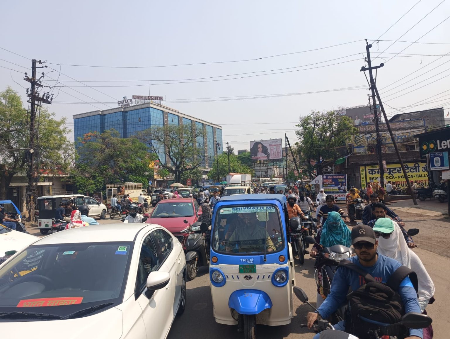 मोवा रेलवे अंडरब्रिज बंद, मरम्मत के बीच ट्रैफिक व्यवस्था हुआ बेहाल, जाम से आम जनता परेशान