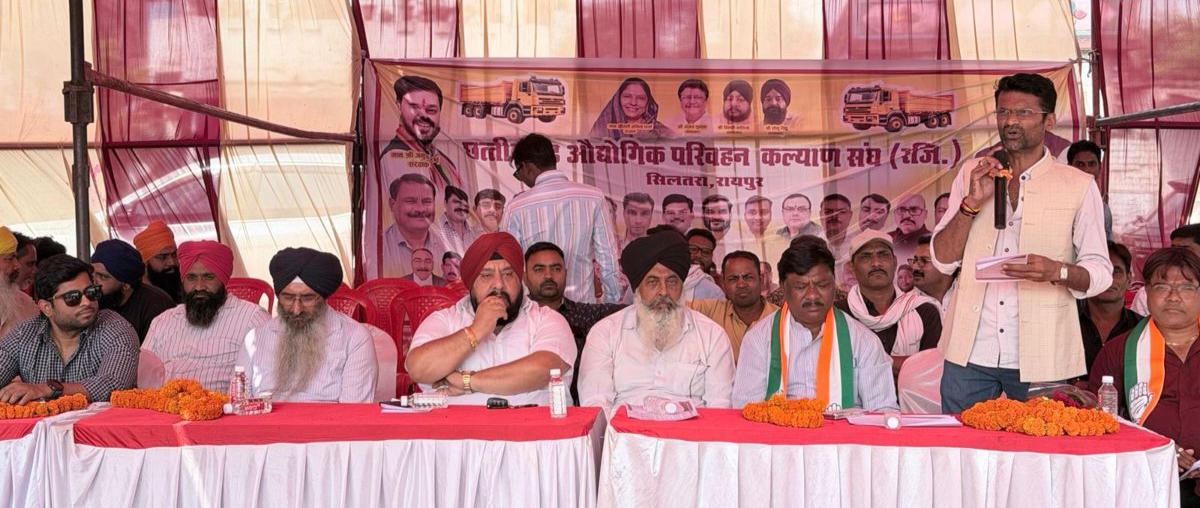 सिलतरा-धरसींवा में ट्रांसपोर्ट हड़ताल: उद्योग ठप्प, संघ पर निजी हित साधने के आरोप