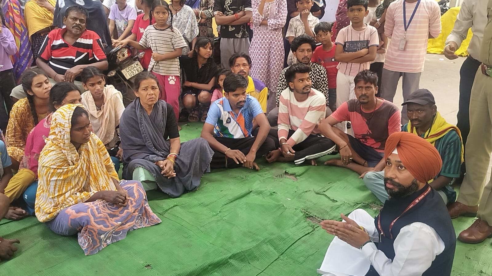 सफाई कर्मियों की मौत पर जांच तेज, आयोग के उपाध्यक्ष ने परिजनों से की मुलाकात