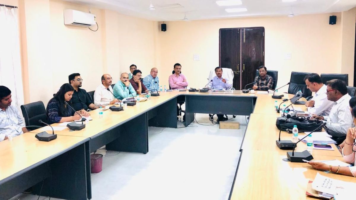 बायोमेडिकल वेस्ट प्रबंधन पर संभाग स्तरीय मंथन, कमिश्नर महादेव कावरे ने वजन आधारित शुल्क व्यवस्था लागू करने के दिए निर्देश