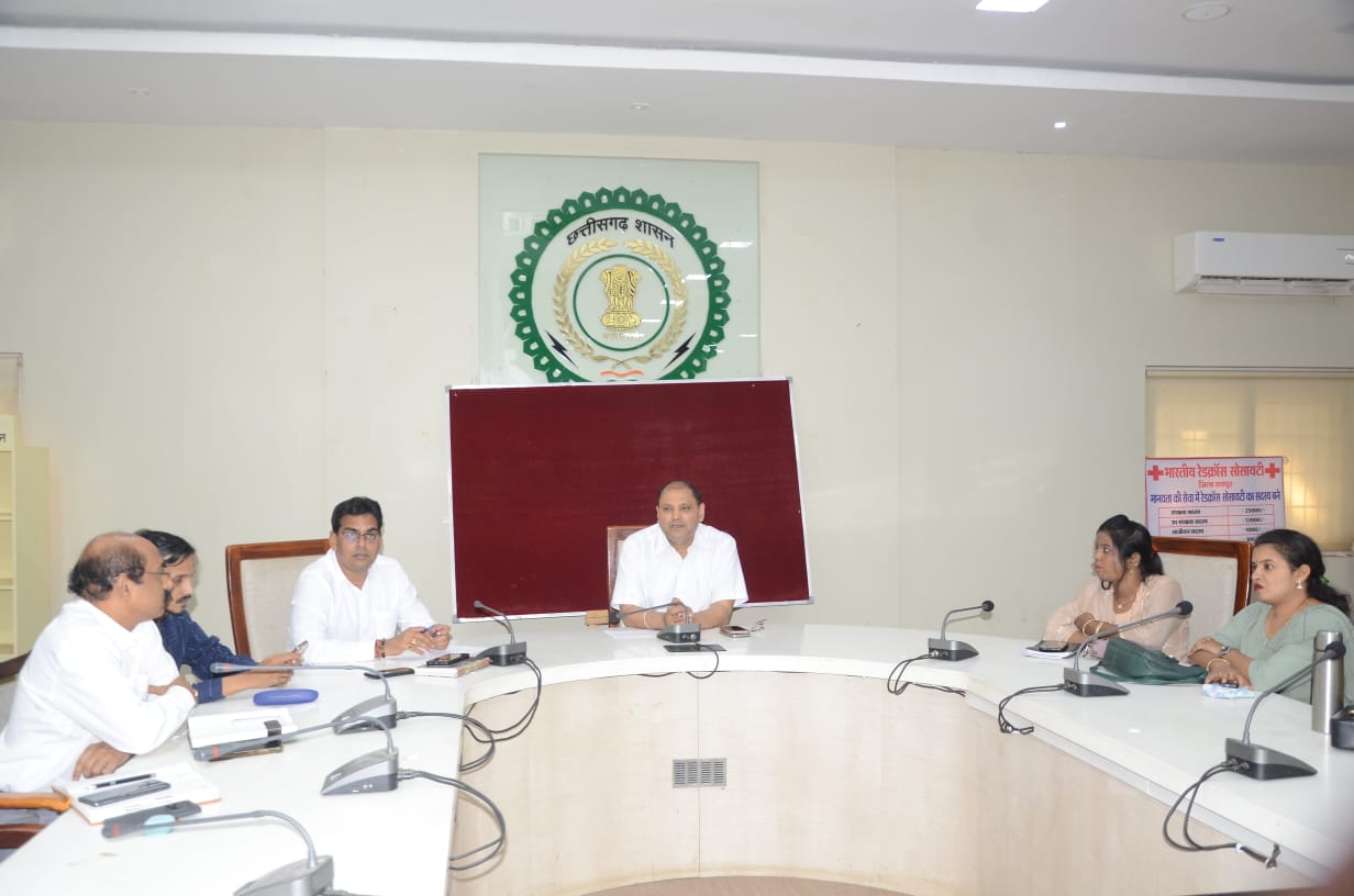 अपर कलेक्टर ने ली एलपीजी गैस वितरकों की समीक्षा बैठक, छात्रों द्वारा परिचय पत्र दिखाने पर मिलेंगे 5 किलो वाले गैस सिलेंडर