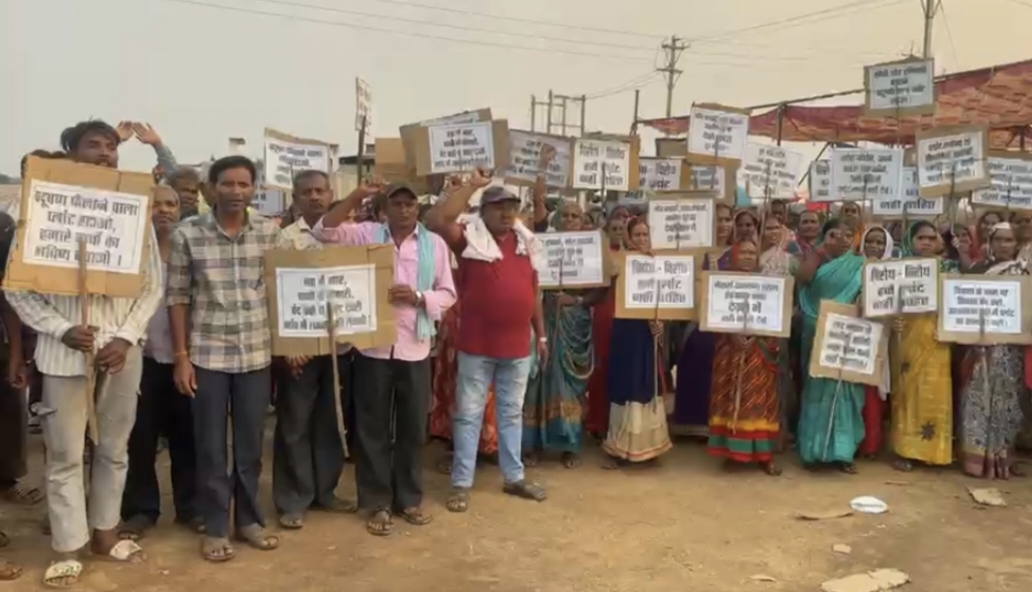 फर्जी NOC पर बवाल: तिल्दा के देवरी में स्टील प्लांट के खिलाफ हजारों ग्रामीण भूख हड़ताल पर
